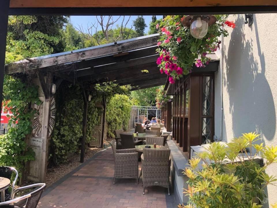 Ashford Chester Beatty Inn מראה חיצוני תמונה